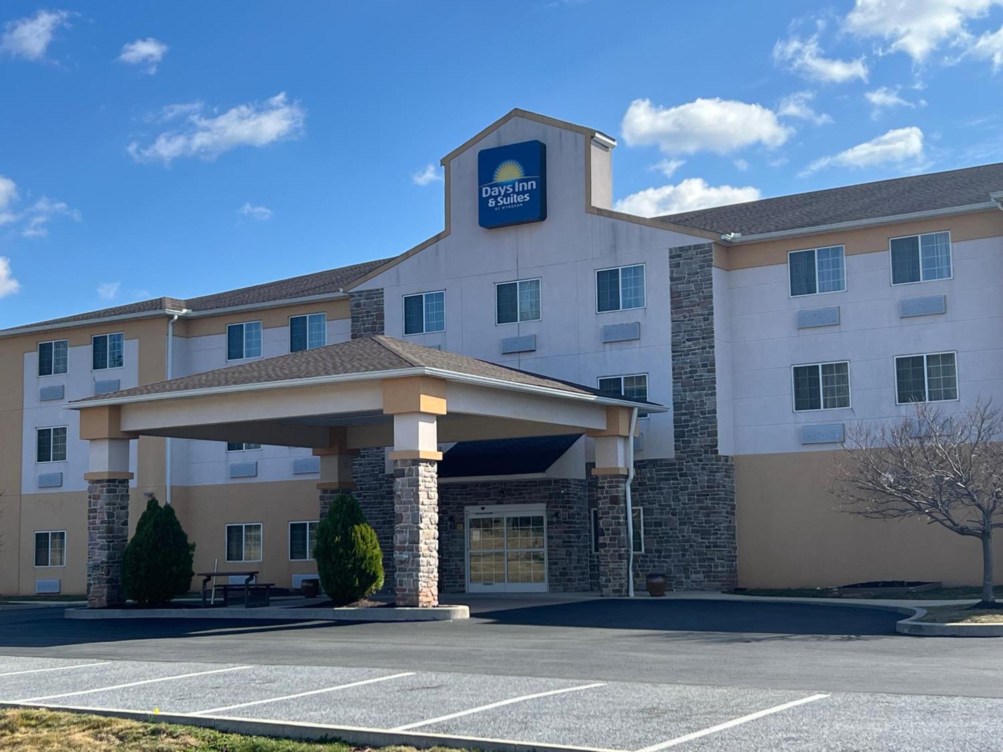 Days Inn & Suites By Wyndham Manheim Lebanon Extérieur photo