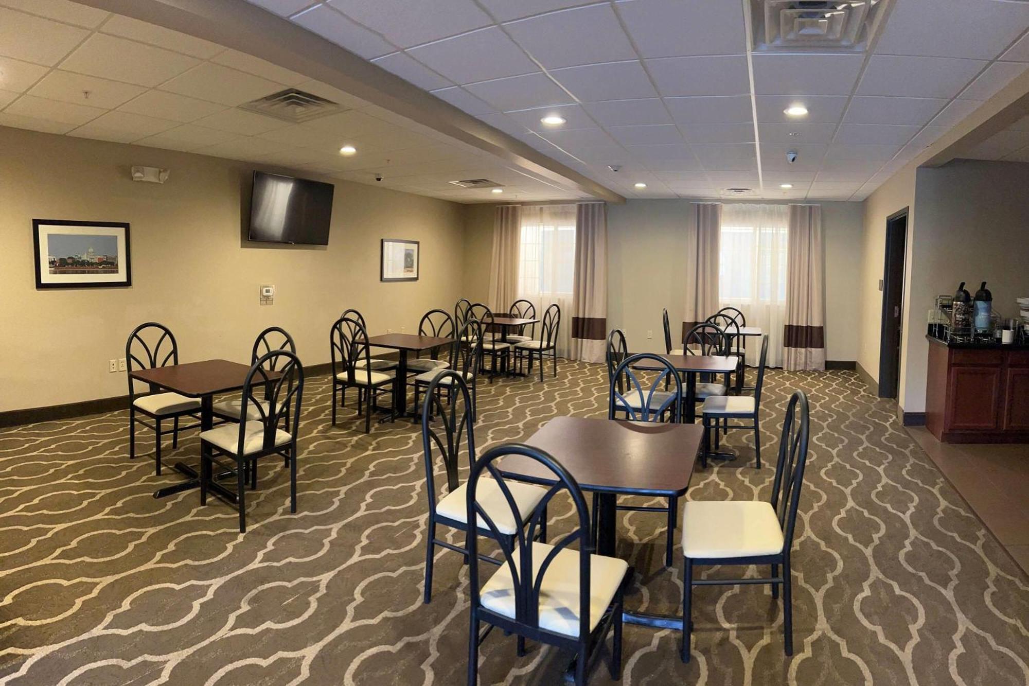 Days Inn & Suites By Wyndham Manheim Lebanon Extérieur photo