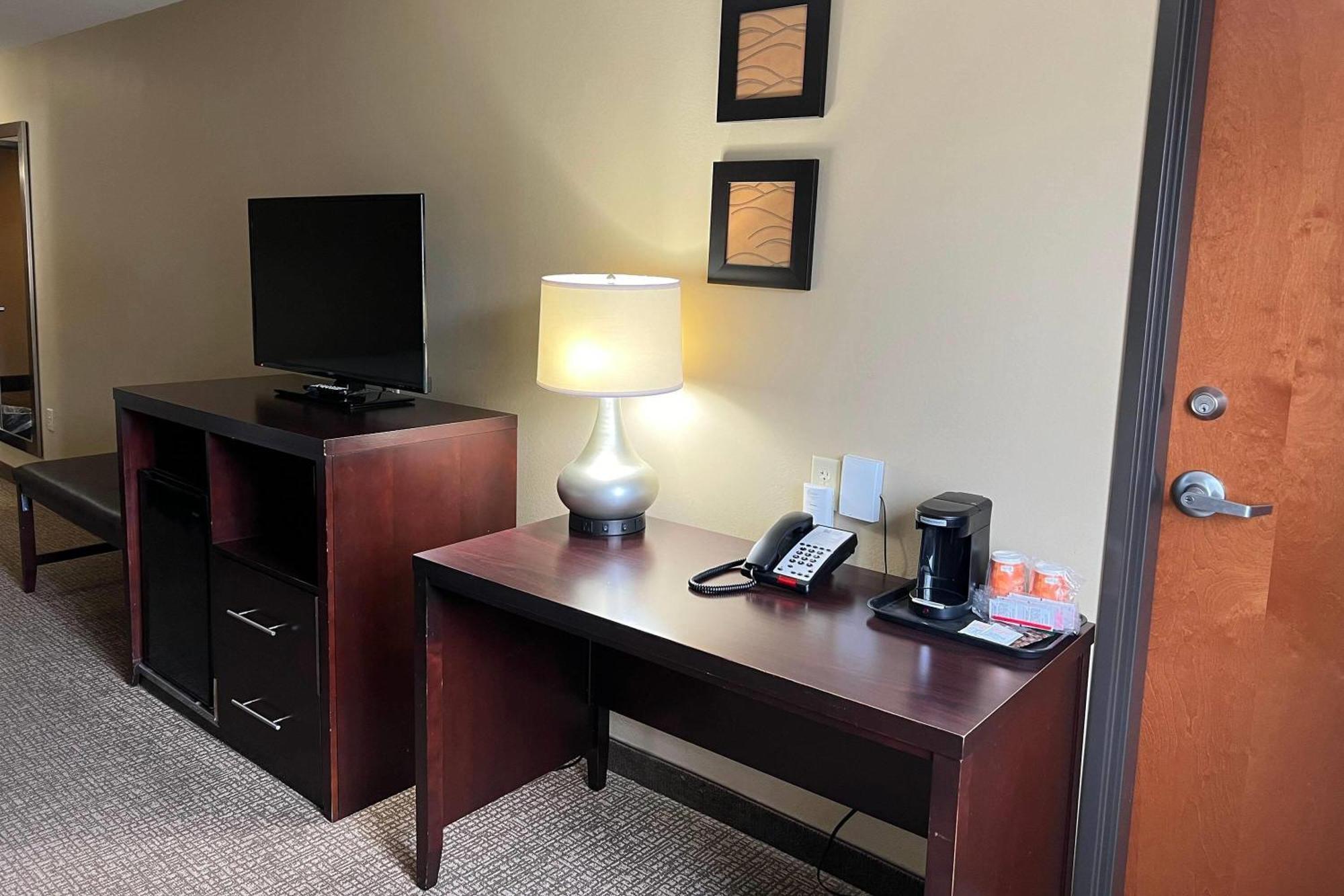 Days Inn & Suites By Wyndham Manheim Lebanon Extérieur photo